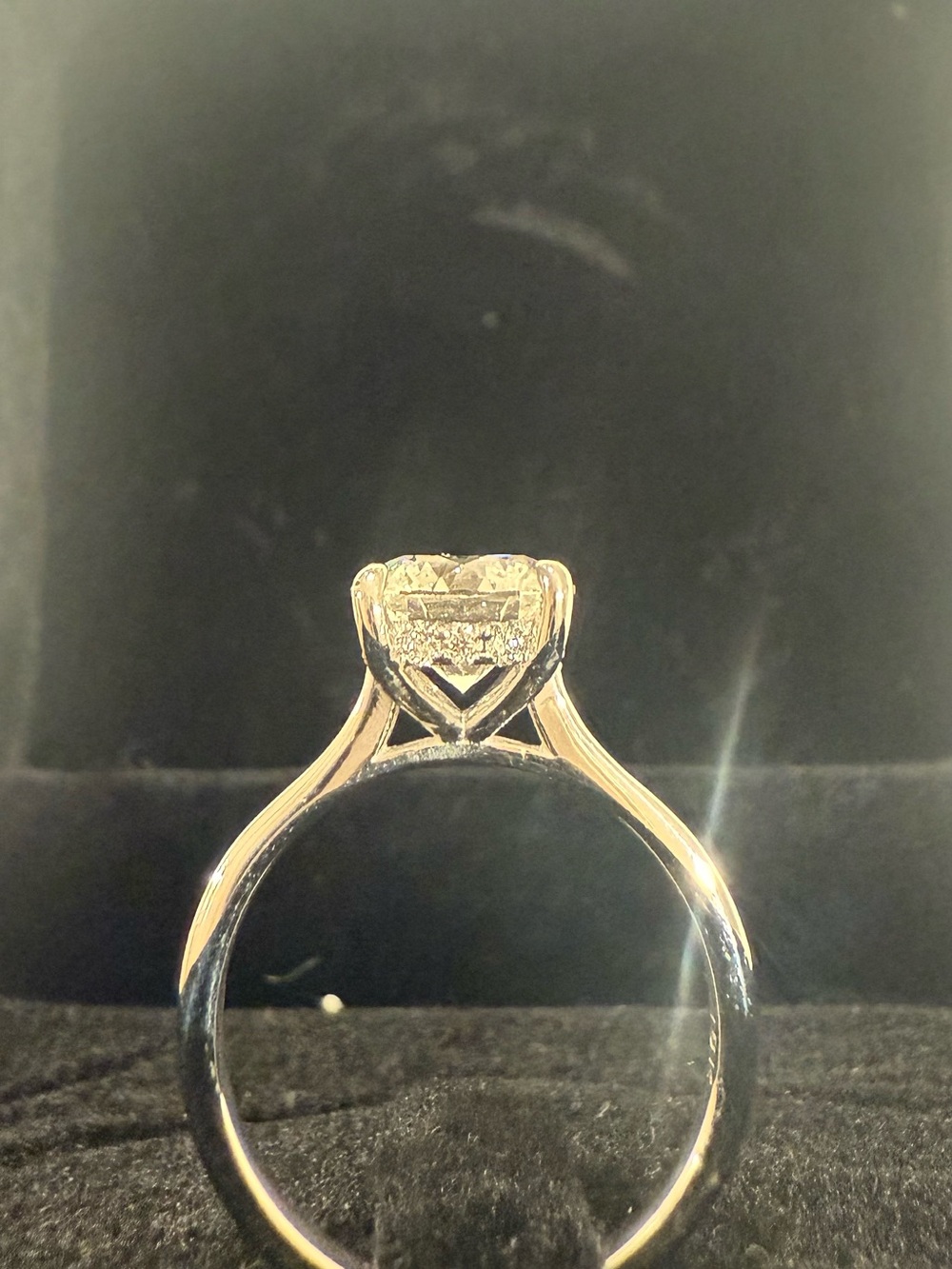 Classic Solitaire Engagement Ring in 18k Gold with 2ct center stone lab Diamond